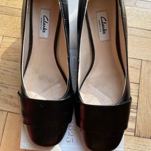 Clarks Black Chinaberry Sky Combi Leather Size US 8 with 2 inch heel